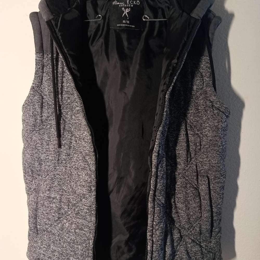Marc Ecko Cut & Sew Mens Gray Quilted Hooded Puffer Vest Size M EUC - Picture 4 of 9